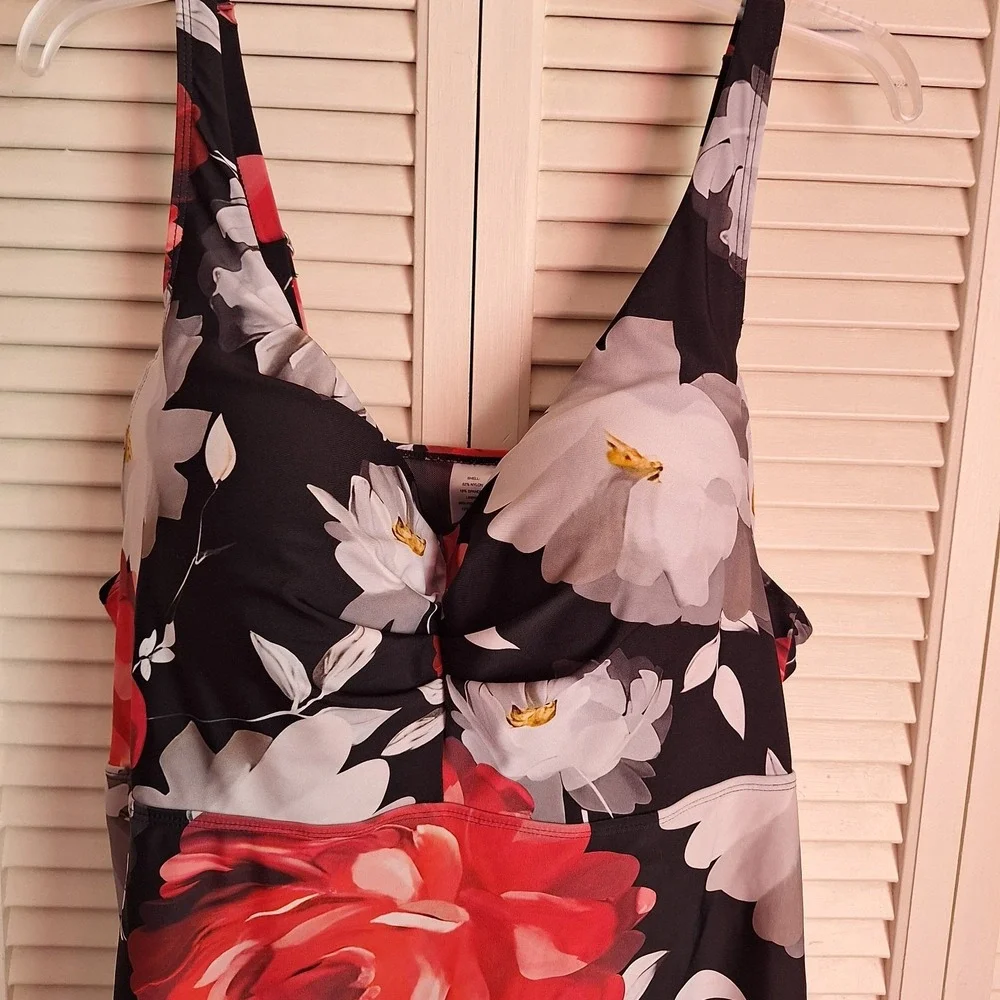 MeetCurve Womens 3XL Swimsuit Top Black Red Floral Adjustable Straps Padded Bust